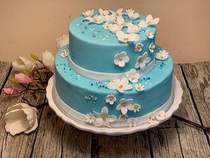 2 Etagen Herztorte mit Streublumen 2 Etagen Herztorte mit Streublumen…