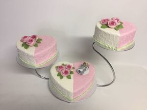 Hochzeitstorte 3 Herzen Hochzeitstorte 3 Herzen…