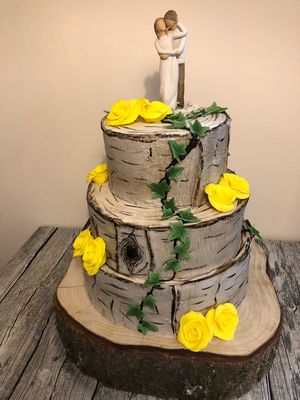 Hochzeitstorte mit Birkenoptik Hochzeitstorte mit Birkenoptik…